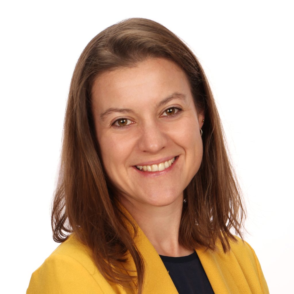 Frau Mag. Colleen Veiter, BA